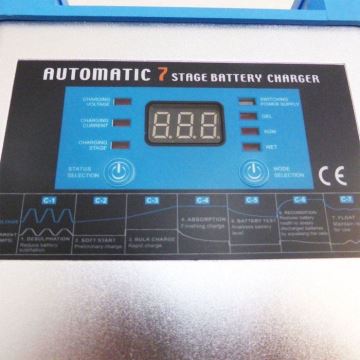 Chargeur automatique de batterie au plomb 12/230V